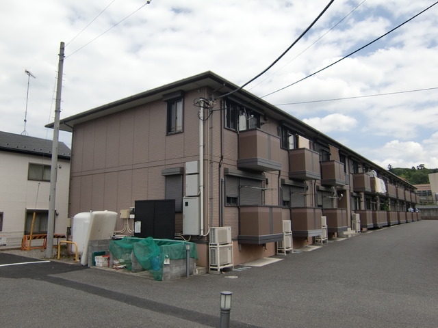 八王子市西寺方町のアパートの建物外観