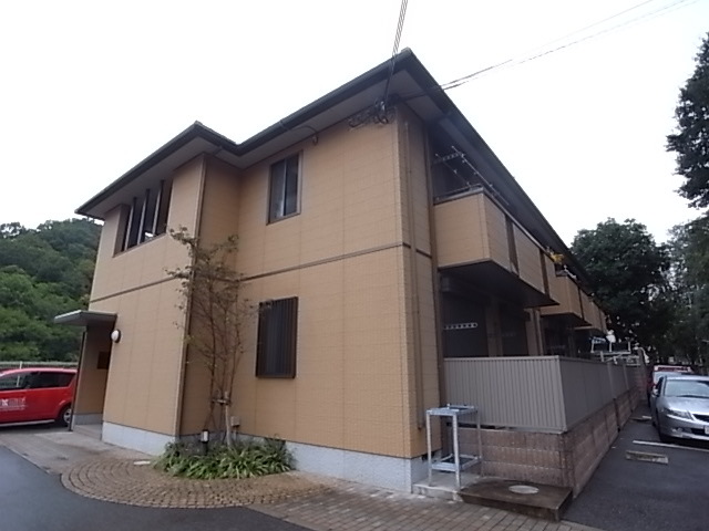 神戸市兵庫区里山町のアパートの建物外観