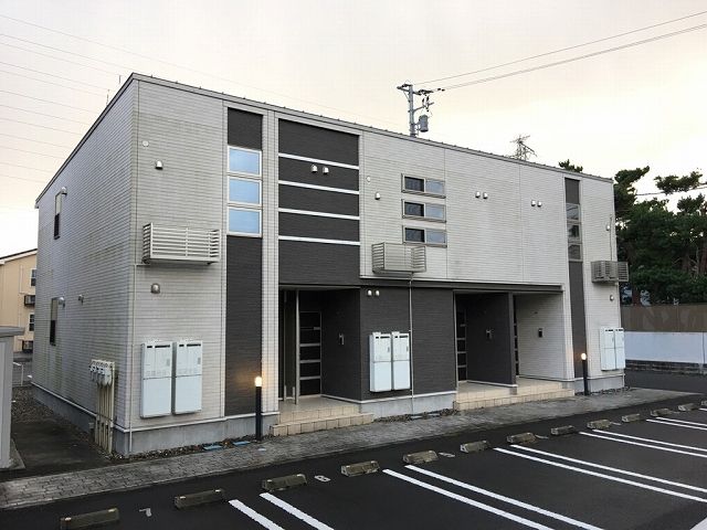 新潟市北区北陽のアパートの建物外観