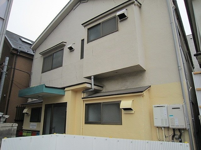 【Tokyo Apartment @ Sengokuの建物外観】