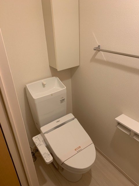 トイレ　温水洗浄便座付トイレ
