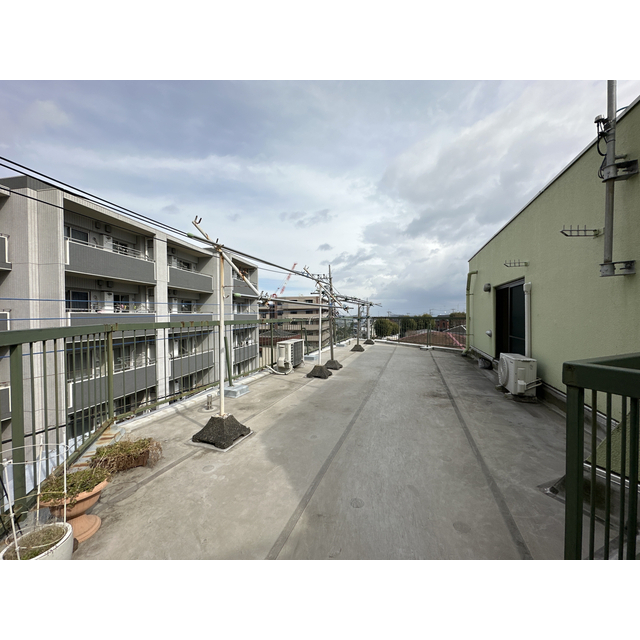 バルコニー　広々ルーフバルコニー