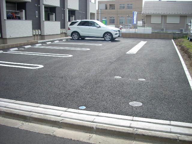 【船橋市習志野台のアパートの駐車場】