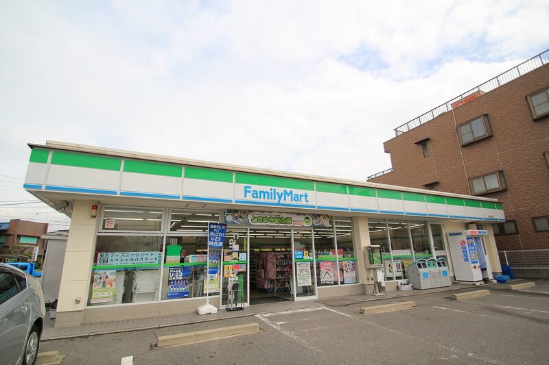コンビニ　ファミリーマート名東極楽店（コンビニ）まで693m