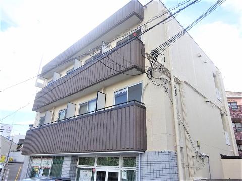 【山崎第8マンションの建物外観】