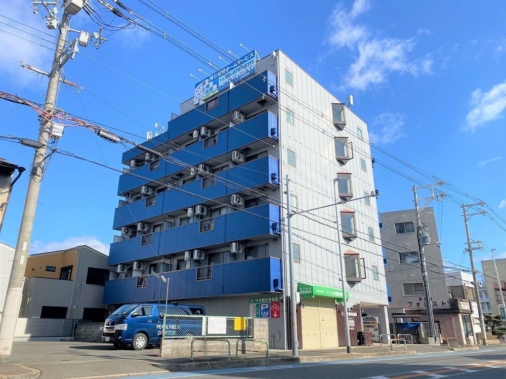 【東大阪市宝持のマンションの建物外観】