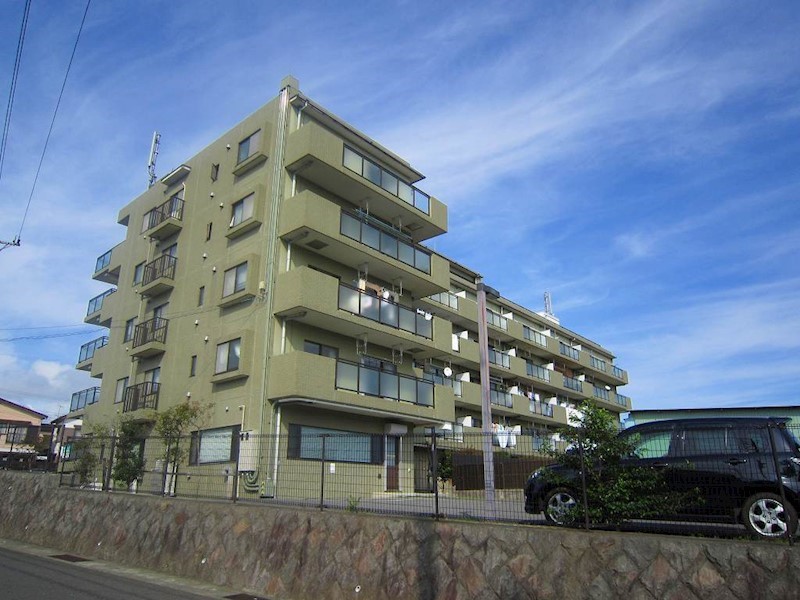 【小田原市久野のマンションの建物外観】