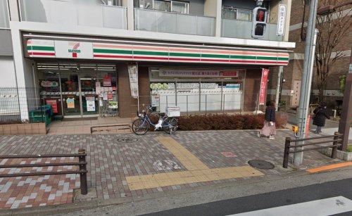コンビニ　セブンイレブン 新宿市谷台町店（コンビニ）まで525m