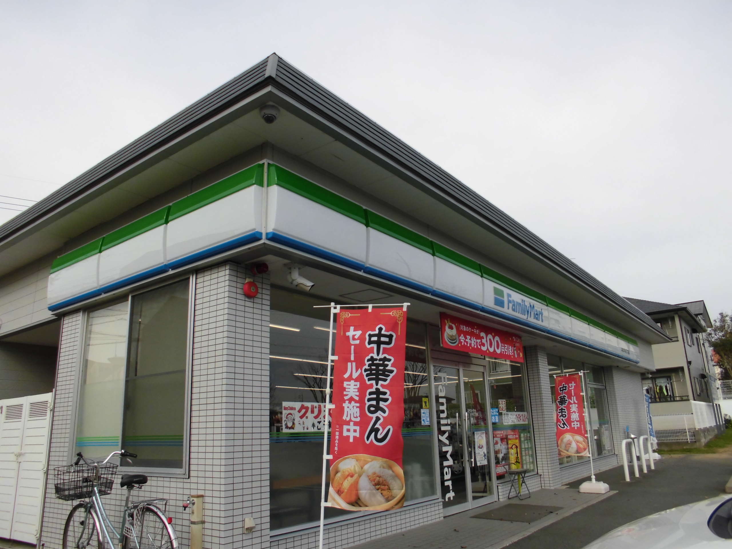 コンビニ　ファミリーマート浜松大平台三丁目店（コンビニ）まで946m