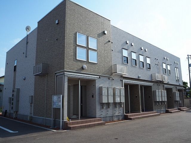 富山市本郷町のアパートの建物外観