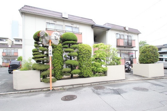 広島市東区戸坂くるめ木のアパートの建物外観