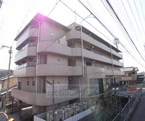 京都市伏見区深草飯食町のマンションの建物外観