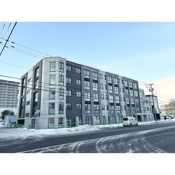 【札幌市豊平区豊平一条のマンションの建物外観】