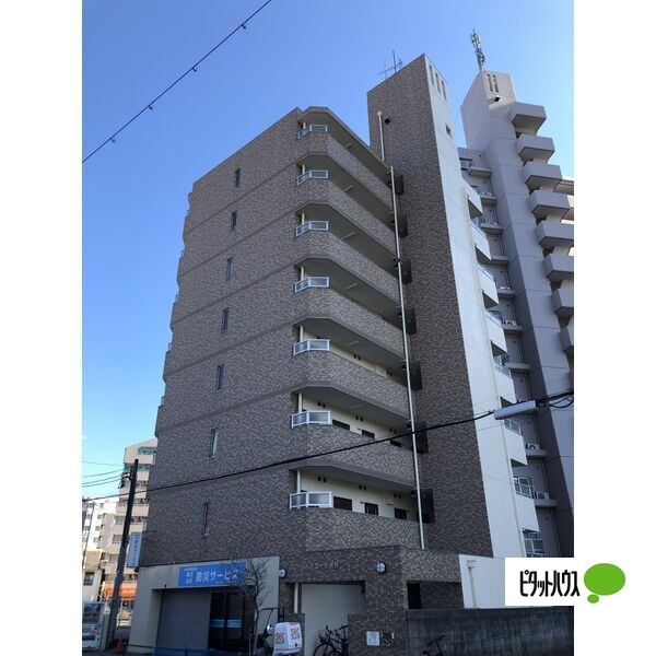 名古屋市東区芳野のマンションの建物外観