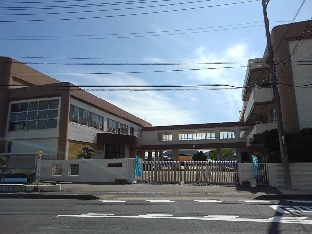 【クローブ　ウエストＡの小学校】