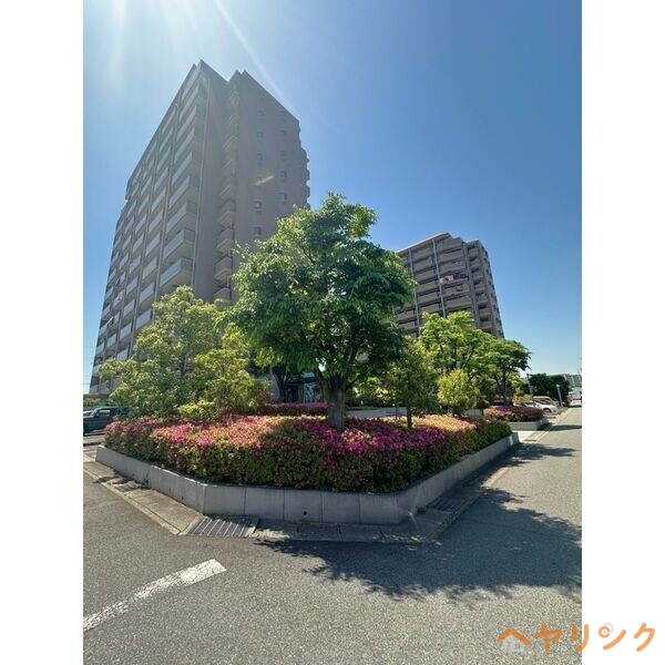 長久手市菖蒲池のマンションの建物外観