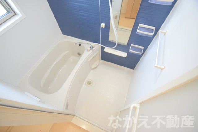 バス・シャワールーム　落ち着いた空間のお風呂です