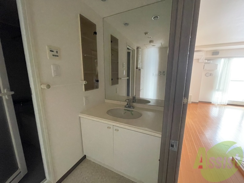 洗面設備　こちらに洗面台があります。朝の洗顔はこちらで。