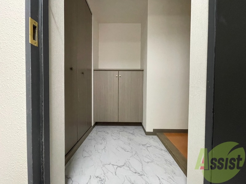 玄関　玄関の様子です。明るい印象ですね。気分もあがりそう。