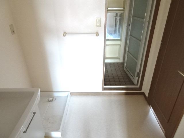 洗面設備　洗髪洗面化粧台付き