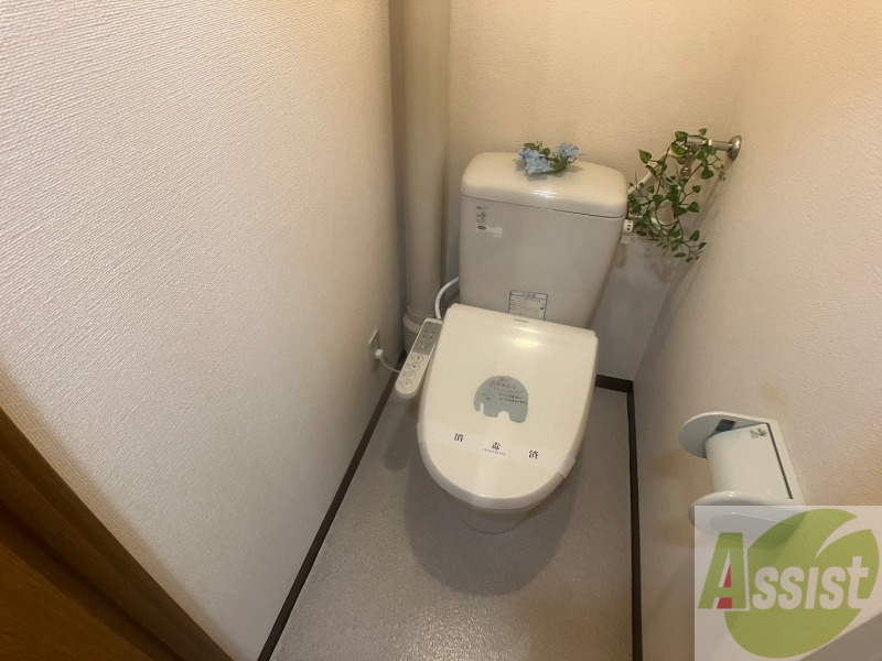 トイレ　シャワートイレになっているので快適です！