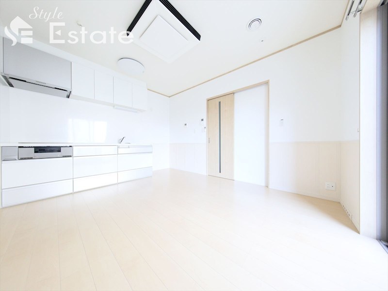 居室・リビング　リビング　照明つき