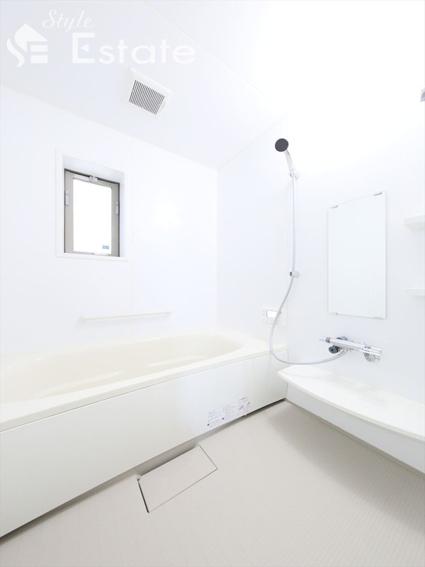 バス・シャワールーム　追い焚きつき　窓ありで換気◎