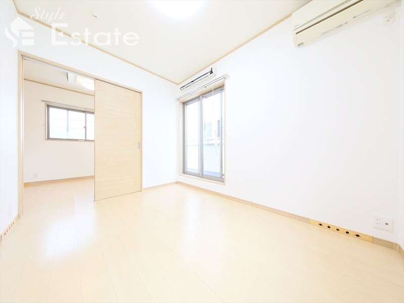 その他部屋・スペース　洋室　室内物干し　窓がたくさんで明るいです