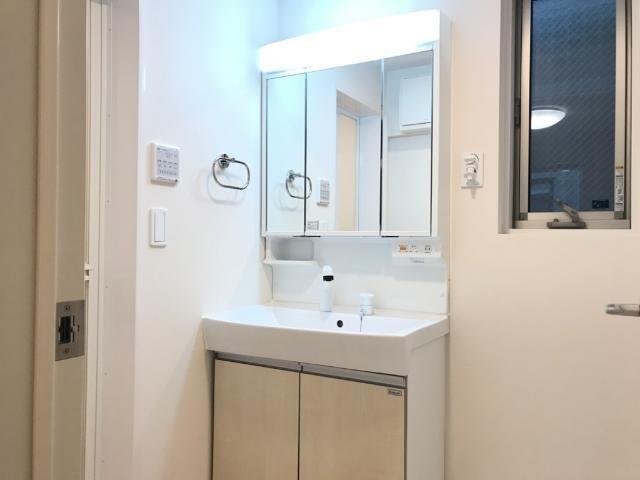 洗面設備　洗髪洗面化粧台