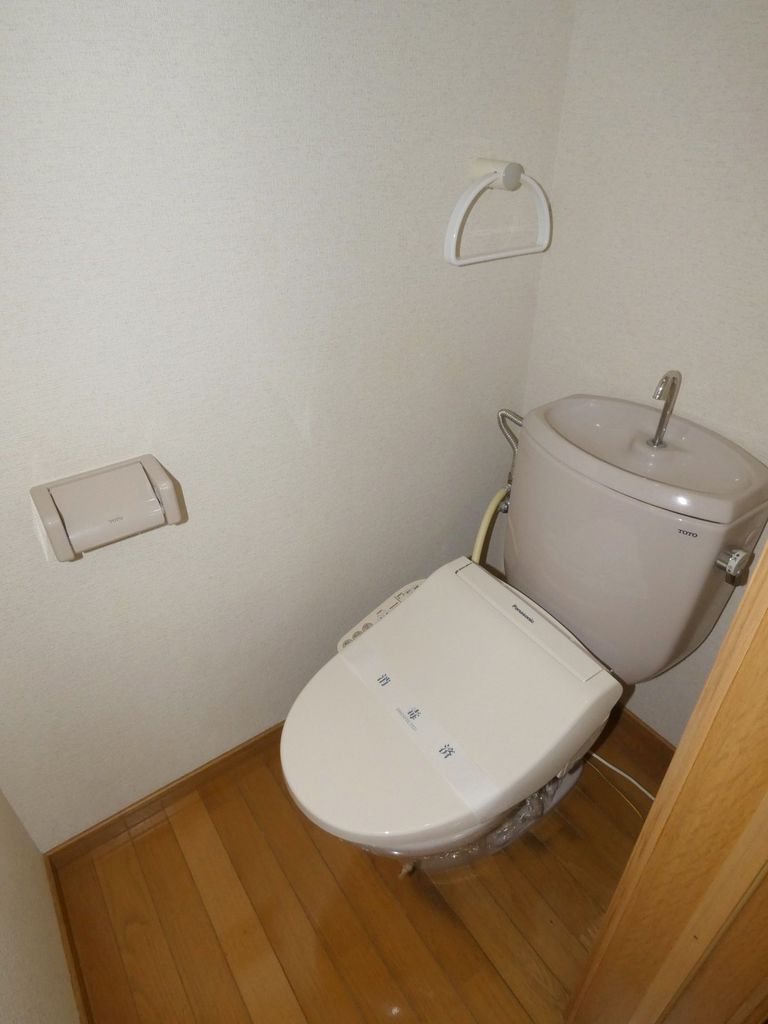トイレ　温水洗浄機付き