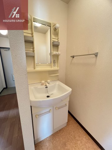 洗面設備　使いやすい独立洗面台です