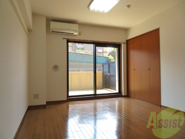 居室・リビング　リビングは、広々していて陽当たりもよさそうですね。