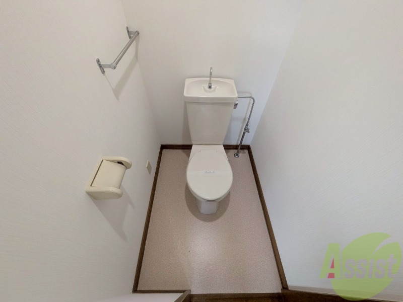 トイレ　こちらはトイレです。清潔感があり、安心して使用できます。