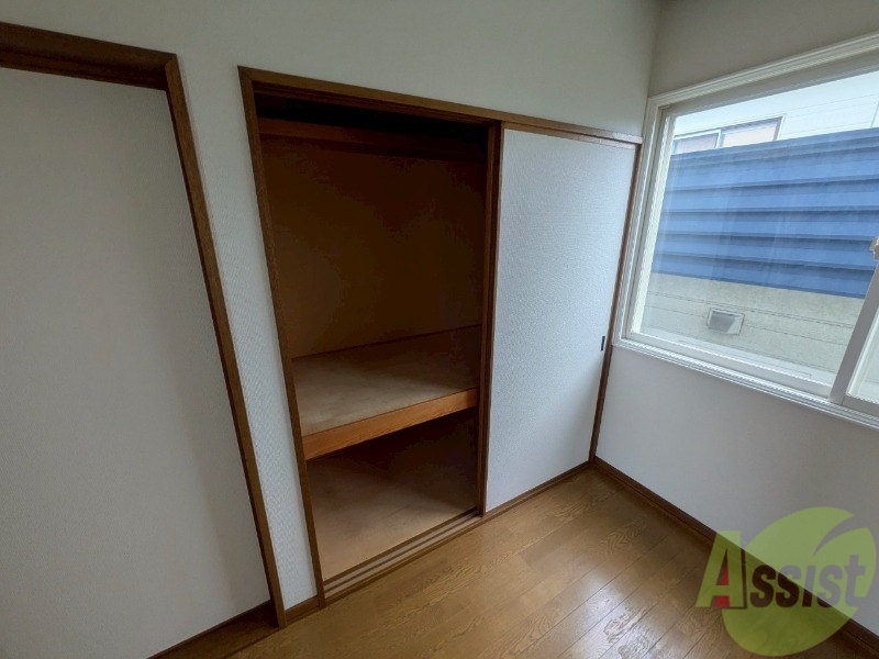 収納　寝室の収納です。部屋がすっきり片付きます