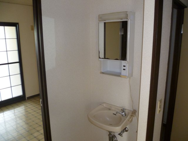 洗面設備　使いやすい独立洗面台です