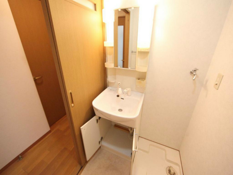 洗面設備　脱衣所　独立洗面台（シャンプードレッサー）洗濯機用意できます