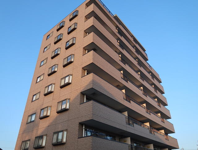 建物外観　タイル貼りの素敵な外観♪