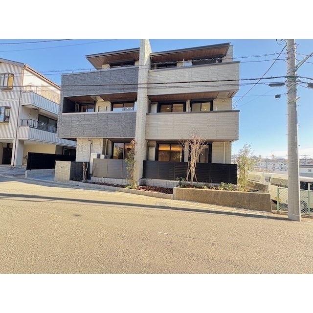 建物外観　緑も豊富な閑静な住宅地♪