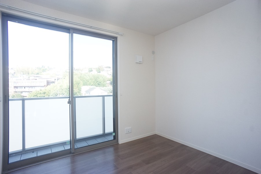 その他部屋・スペース　洋室５帖！収納スペースあります！