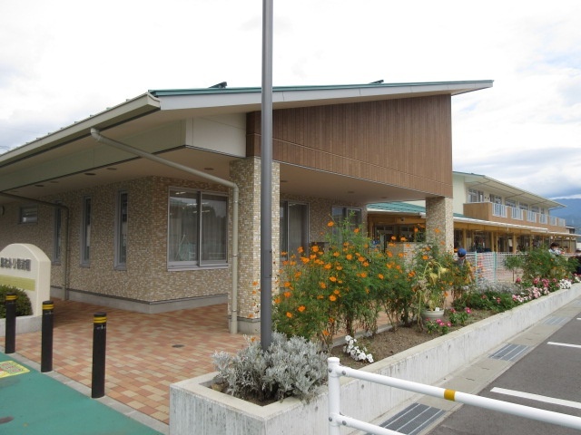 幼稚園・保育園　認定こども園鼎あかり保育園（幼稚園・保育園）まで942m