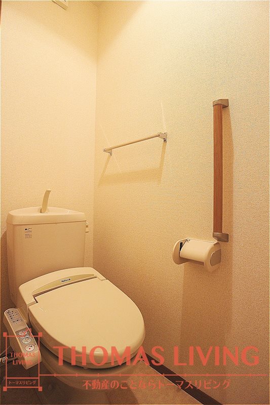 トイレ　温水洗浄便座が付いています。