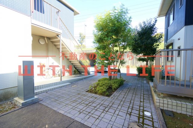 エントランス　落ち着いたエントランスです