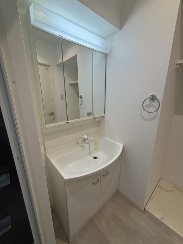 洗面設備　※同物件別部屋参考写真建具の色要確認