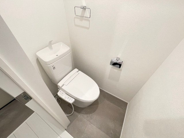 トイレ　温水洗浄便座付きのトイレです