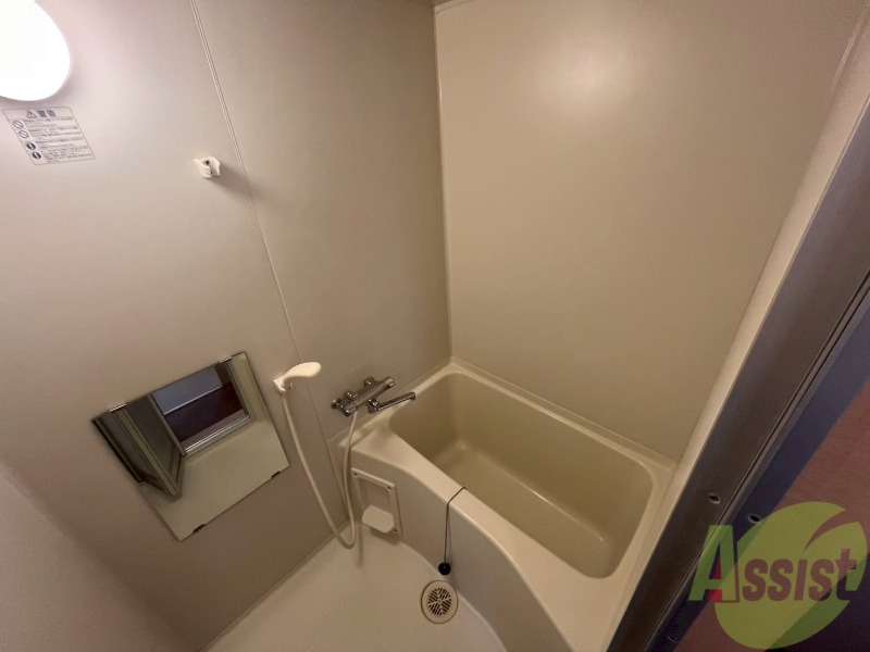 バス・シャワールーム　お風呂になります。一日の疲れを癒してくださいね。