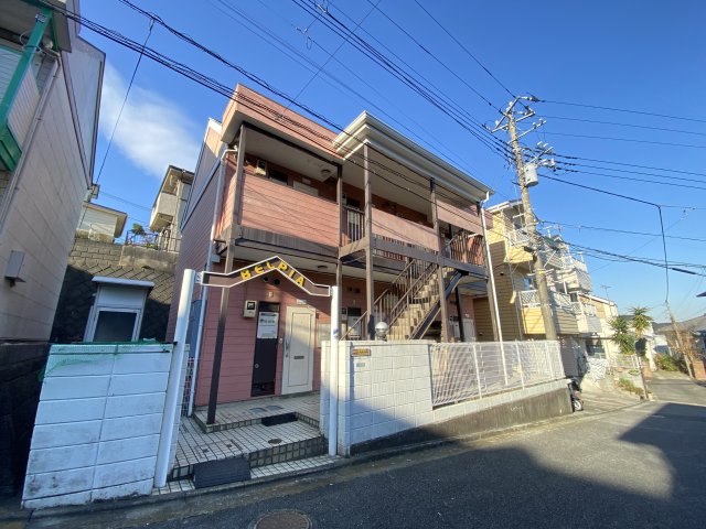 建物外観　京急本線「馬堀海岸」駅から徒歩12分！駅前にはスーパー・ドラ