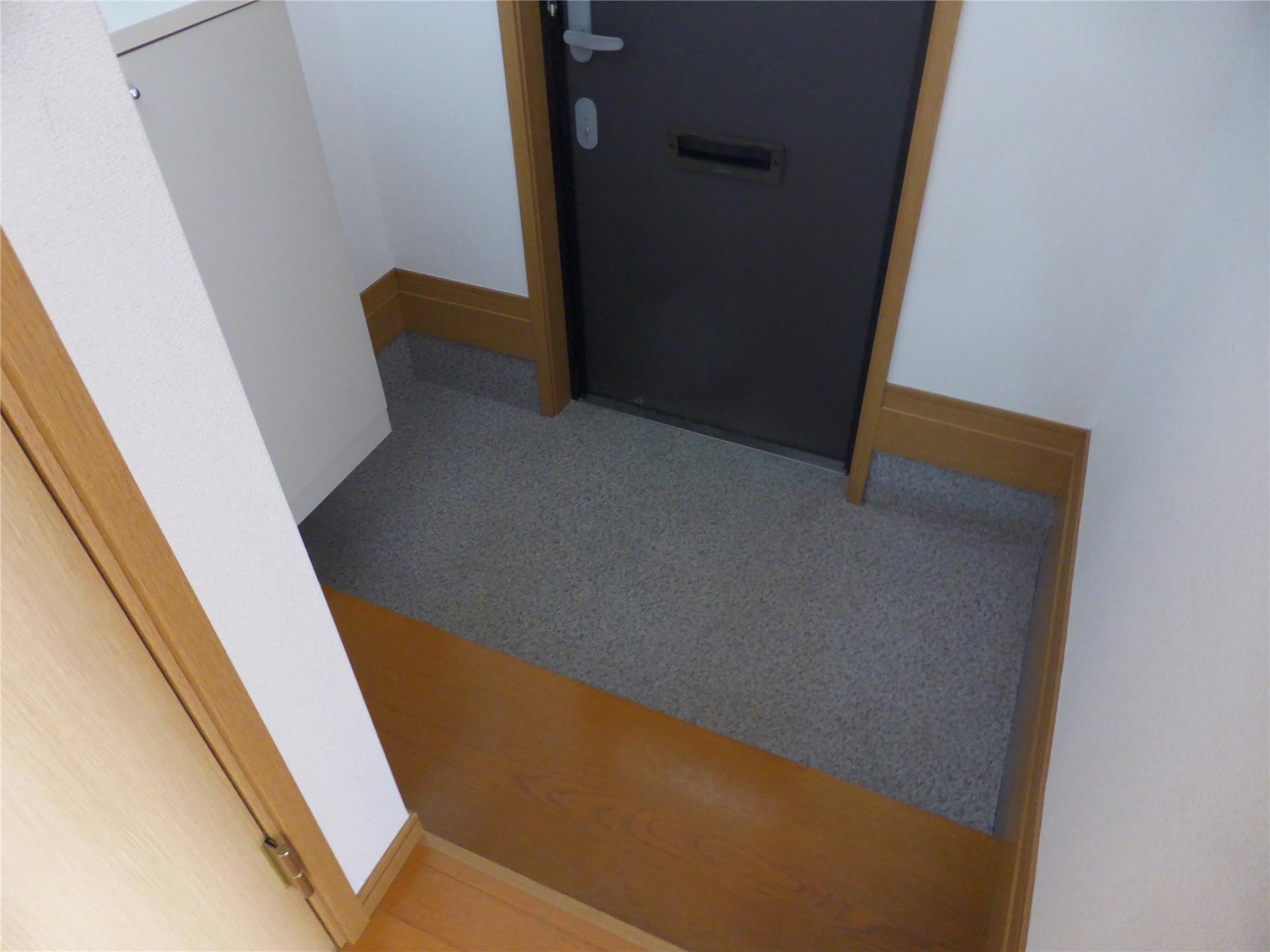 玄関　玄関広めです。