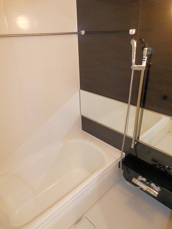 バス・シャワールーム　追い焚き・浴室乾燥機能付きのゆったりバスルーム！