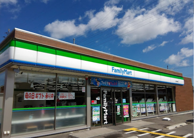 コンビニ　ファミリーマート日高町鶴岡店（コンビニ）まで1070m