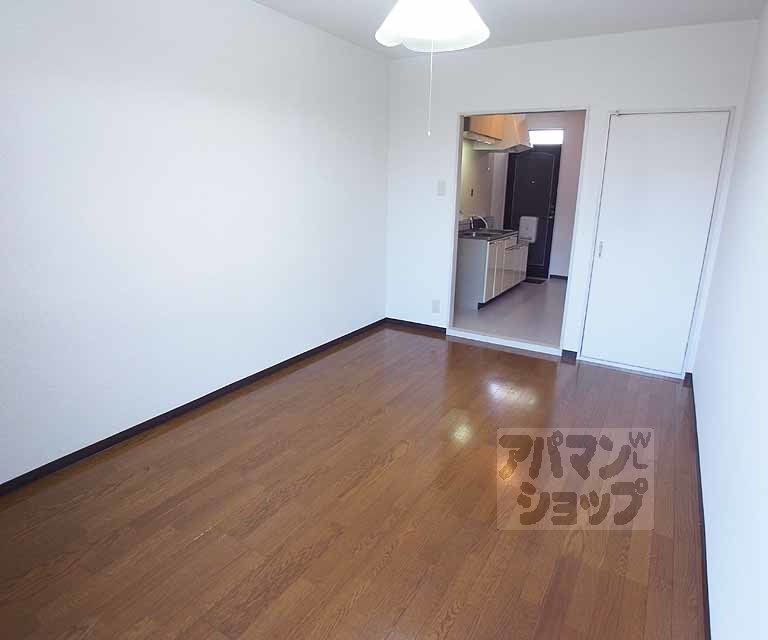 居室・リビング　お一人暮らしなら十分な広さ。